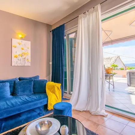 Hotel Beautiful In With Kitchen 4*