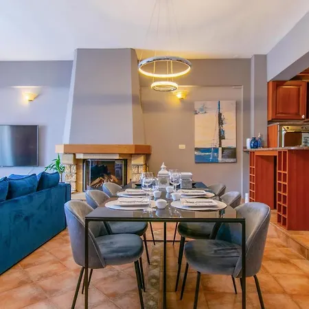 Hotel Beautiful In With Kitchen 4*