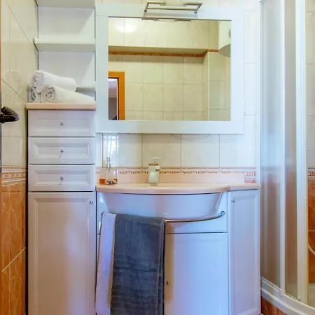 Hotel Beautiful In With Kitchen Brela