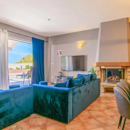 Beautiful In With Kitchen Hotel Brela